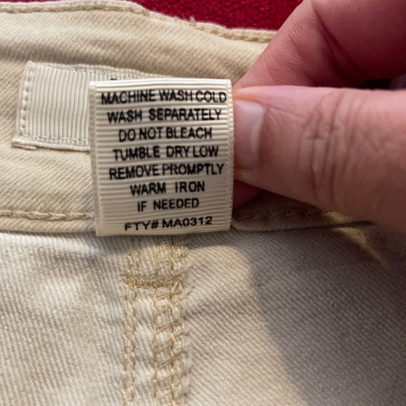 D. Jeans Women’s Size 16 Tan Stretchy Shorts - Picture 3 of 9